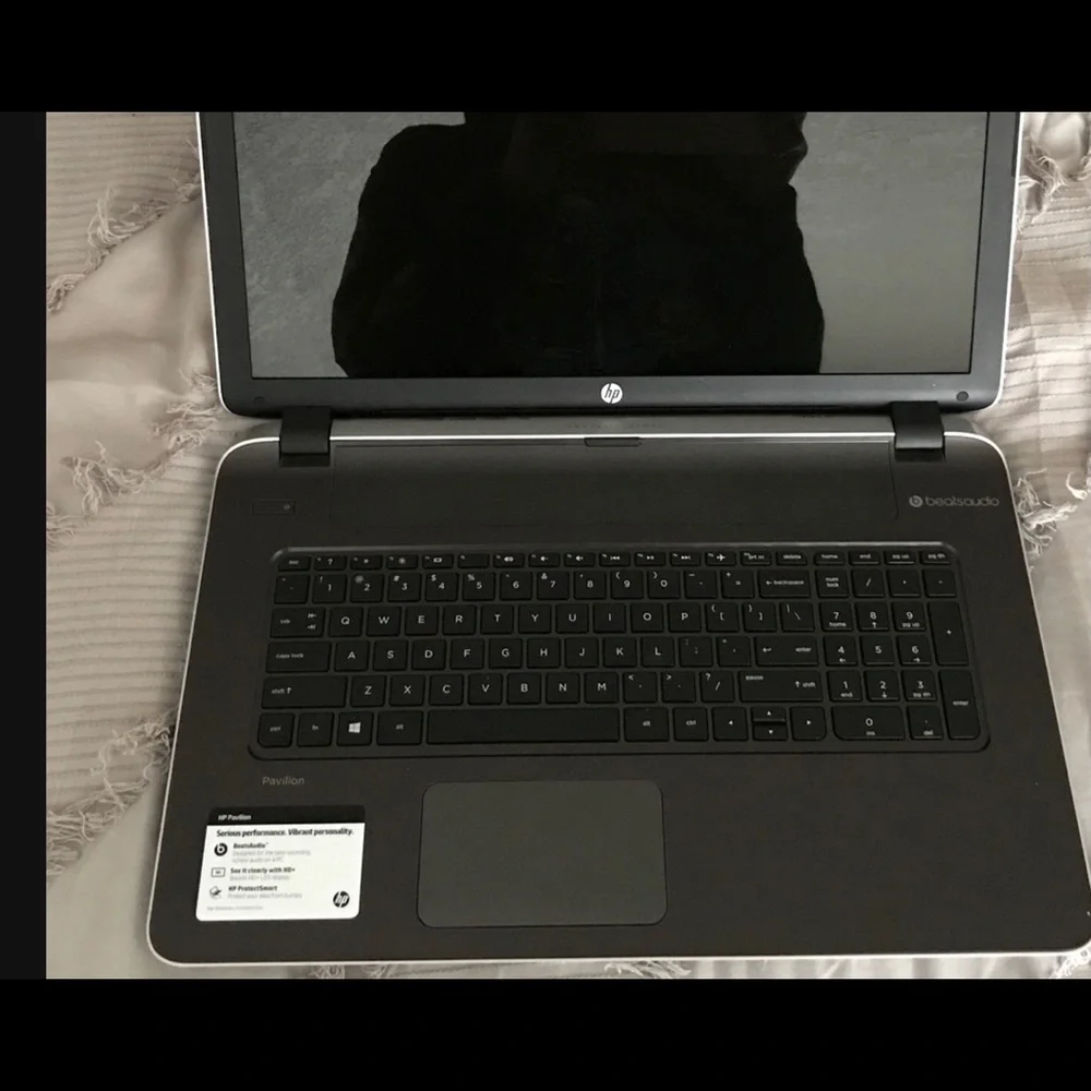 HP Pavilion ( Beats Audio ) Laptop